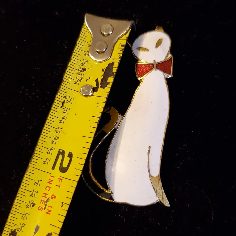Vintage goldtone cloisonne Siamese cat brooch white with red bow tie
